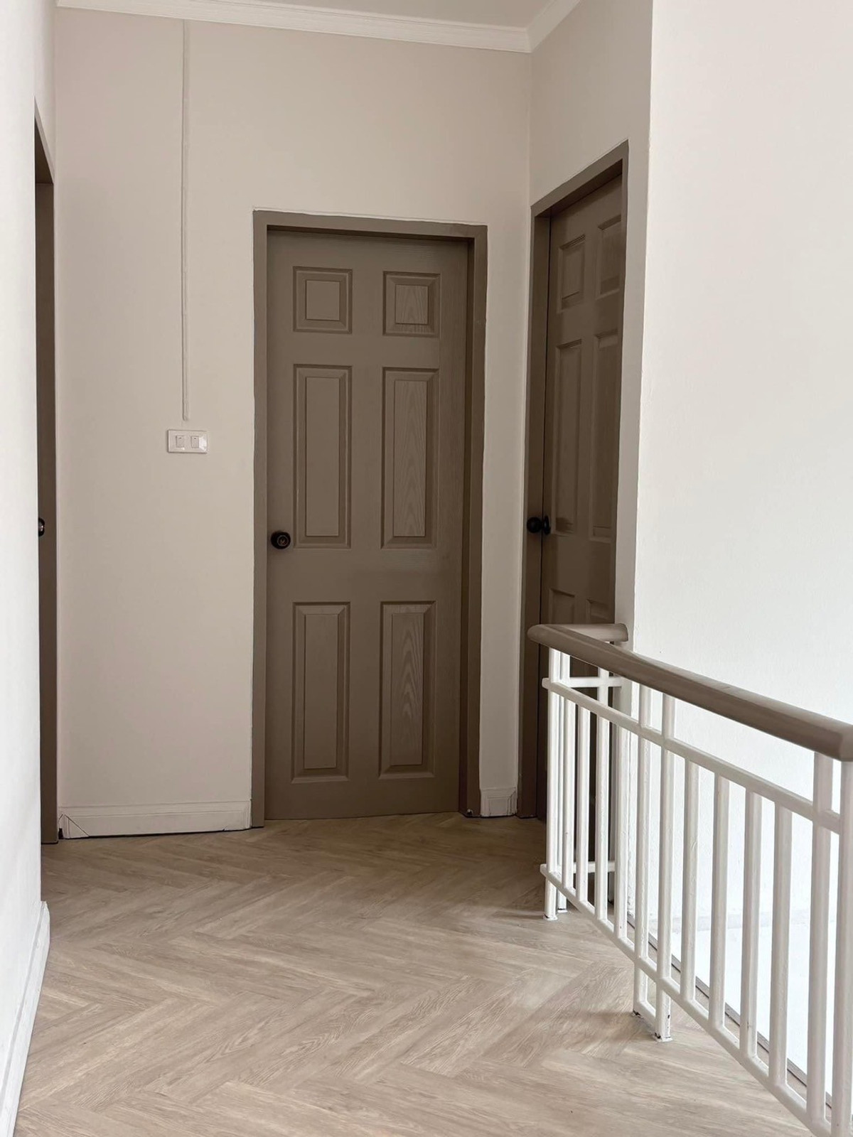 ขายบ้านสมุทรปราการ สำโรง : 83581 - ขายบ้านเดี่ยว 69.7 ตารางวา ขายด่วน! บ้านหลังมุม 2 ชั้น 3 ห้องนอน 3 ห้องน้ำ มีห้องใต้บันได กฤษดาซิตี้เลคแอนด์พาร์ค ใกล้สนามบินสุวรรณภูมิ ใกล้ MEGA