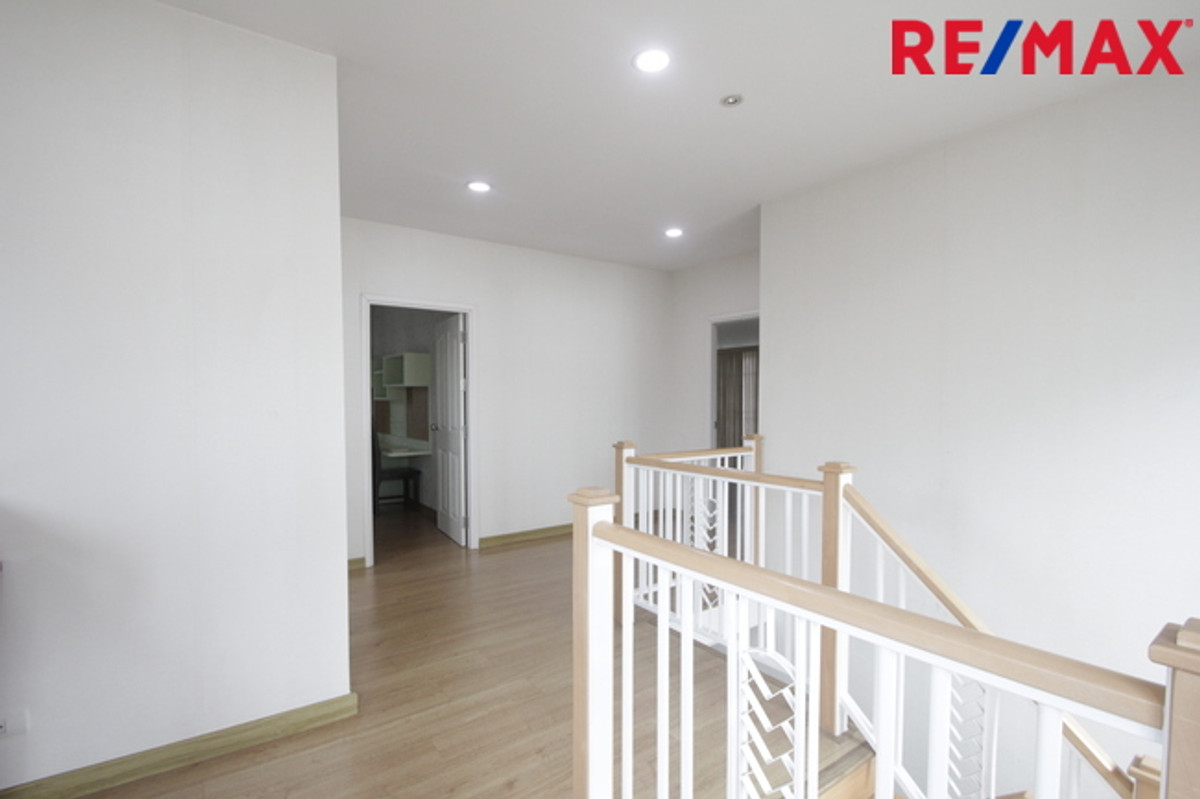 For SaleHousePhutthamonthon, Salaya : Single house for sale, Passorn Phetkasem Sai 4, Pinklao, new house, never lived in, selling at a loss, complete with real wood furniture throughout, air conditioner, refrigerator, light curtains, 61.9 square meters, beginning of the project.