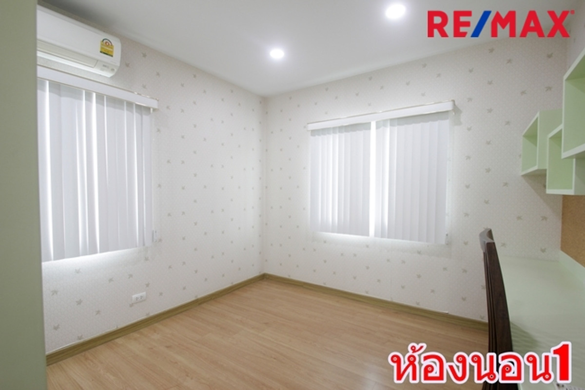 For SaleHousePhutthamonthon, Salaya : Single house for sale, Passorn Phetkasem Sai 4, Pinklao, new house, never lived in, selling at a loss, complete with real wood furniture throughout, air conditioner, refrigerator, light curtains, 61.9 square meters, beginning of the project.