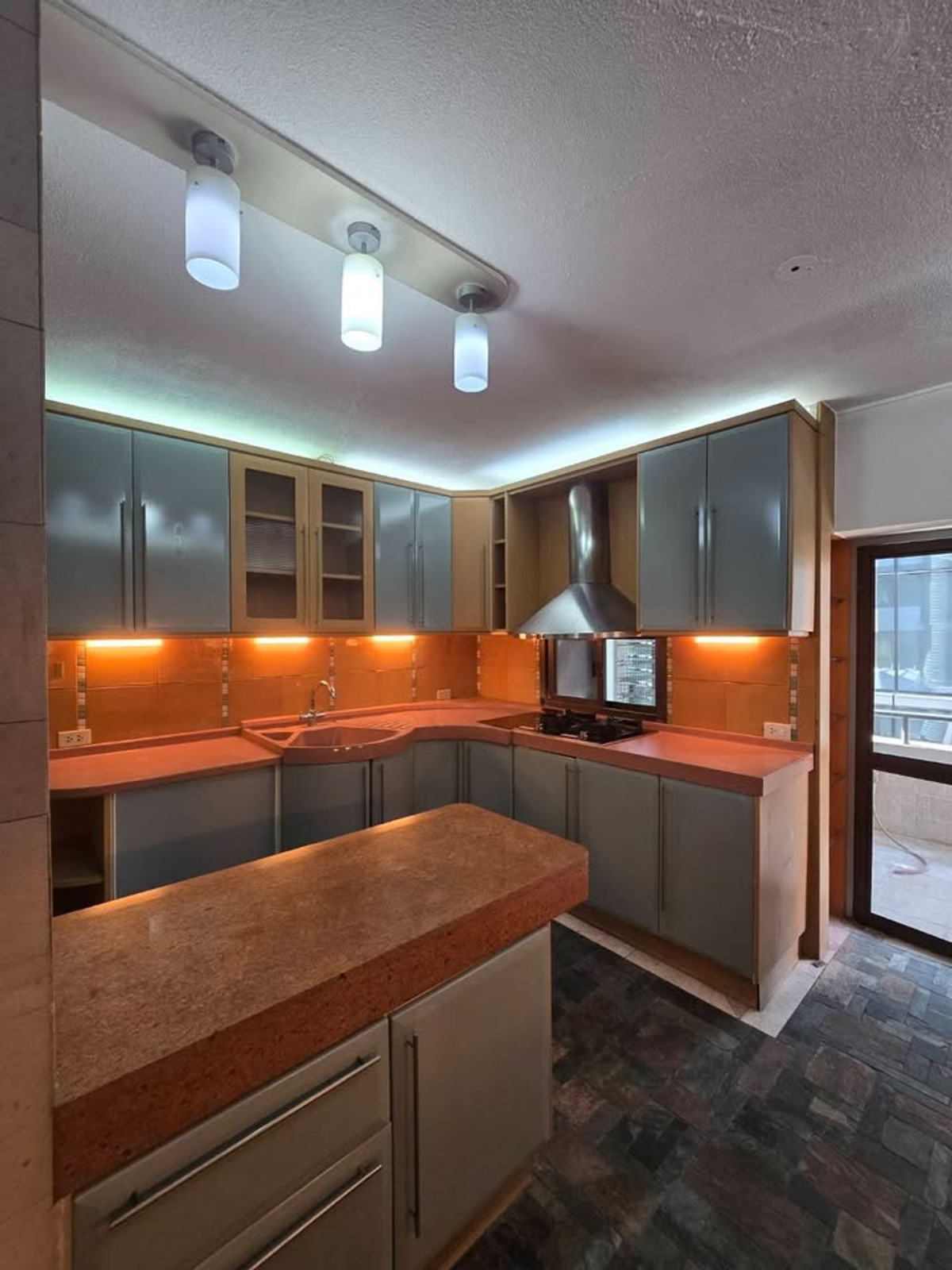 ให้เช่าคอนโดวิทยุ ชิดลม หลังสวน : เช่าคอนโด Sithakarn Condominium/สิทธาคาร คอนโดมิเนี่ยม (D6811002)