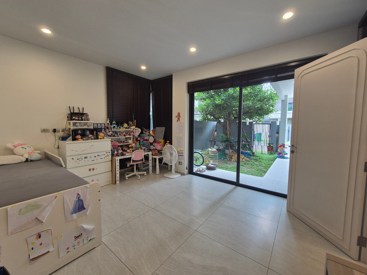 ให้เช่าบ้านพัฒนาการ ศรีนครินทร์ : ( ให้เช่าบ้านเดี่ยว 3 ชั้น! ) 4 ห้องนอน 5 ห้องน้ำ Vana Residence พระราม 9 - ศรีนครินทร์ (กรุงเทพกรีฑาตัดใหม่)