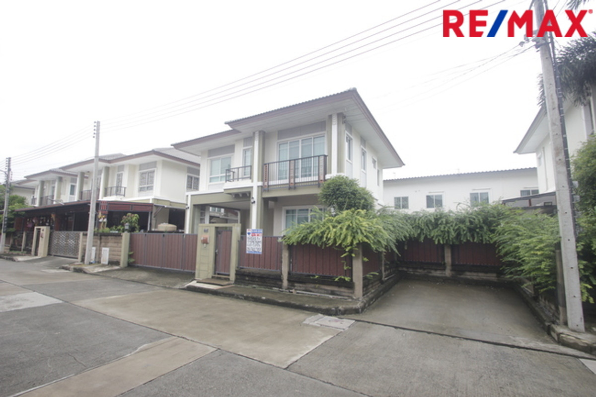 For SaleHousePhutthamonthon, Salaya : Single house for sale, Passorn Phetkasem Sai 4, Pinklao, new house, never lived in, selling at a loss, complete with real wood furniture throughout, air conditioner, refrigerator, light curtains, 61.9 square meters, beginning of the project.