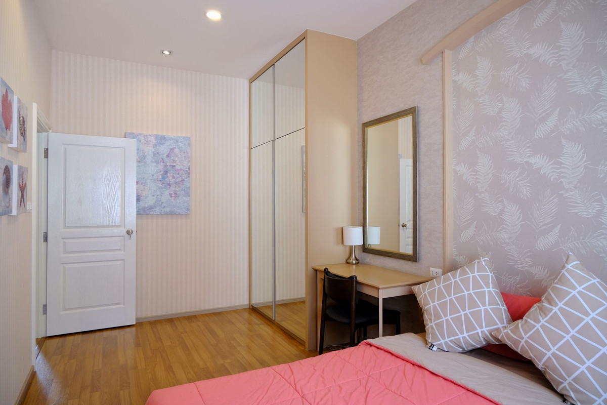 For SaleTownhomePathum Thani,Rangsit, Thammasat : 95360 - The most beautiful in the village, sample house, fully decorated, 2-story townhouse, corner plot, good location, zone in front of the project. Grandville University Pathum Thani-Sai Nai