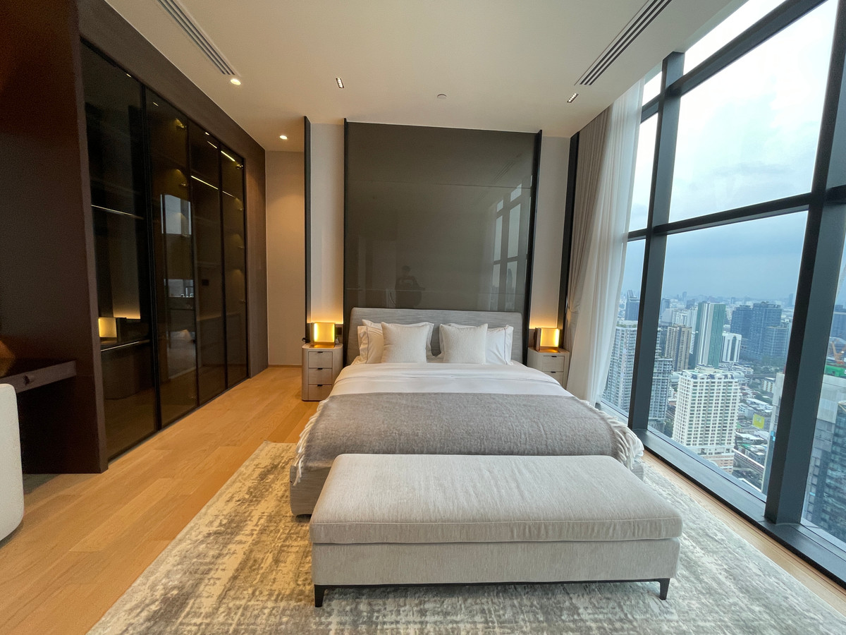 For SaleCondoRatchathewi,Phayathai : CONNER Ratchathewi | Super Luxury Penthouse, 3 floors, 270 degree view, near BTS Ratchathewi, the newest Super Luxury condo from The Creators HQ, outstanding with the Vertical Forest concept - an 80 meter high sky garden planted with over 145,987+ trees, 