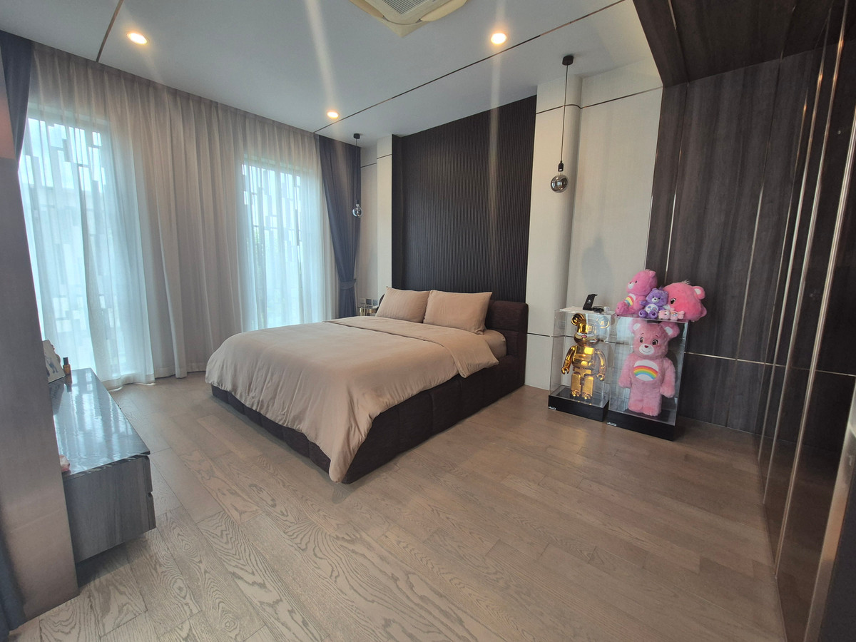 ให้เช่าบ้านพัฒนาการ ศรีนครินทร์ : ( ให้เช่าบ้านเดี่ยว 3 ชั้น! ) 4 ห้องนอน 5 ห้องน้ำ Vana Residence พระราม 9 - ศรีนครินทร์ (กรุงเทพกรีฑาตัดใหม่)