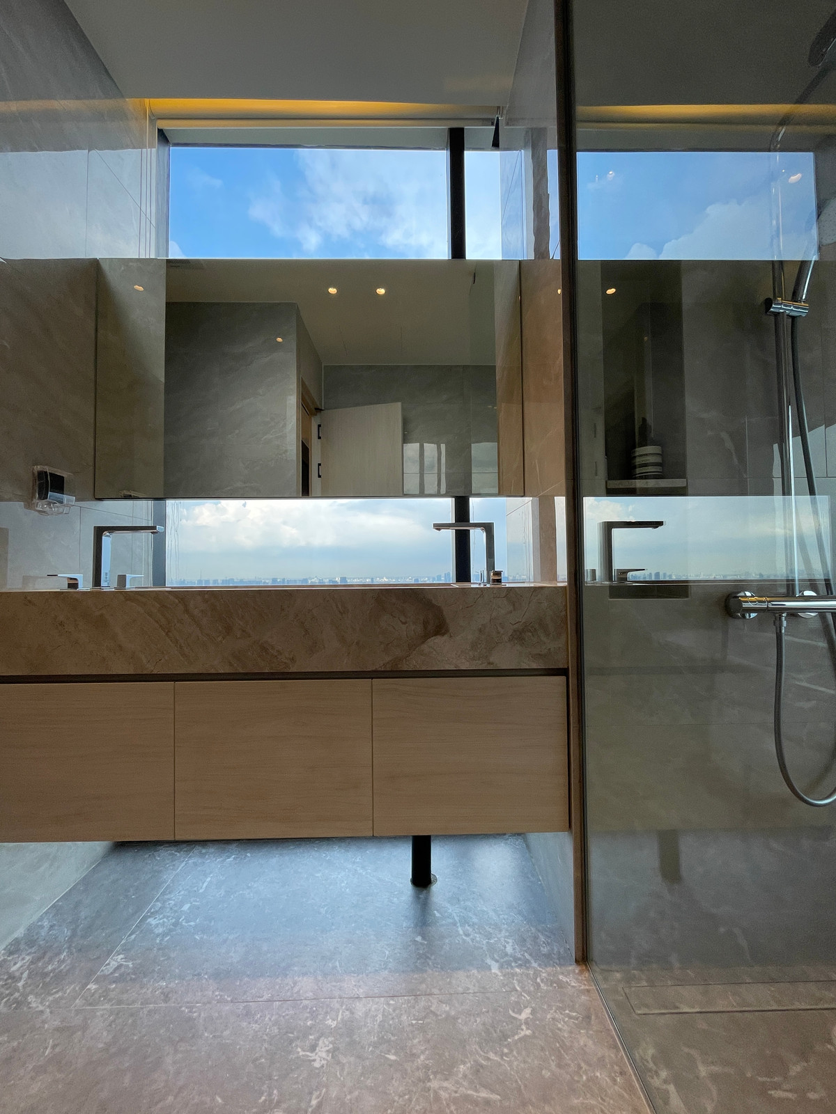 For SaleCondoRatchathewi,Phayathai : CONNER Ratchathewi | Super Luxury Penthouse, 3 floors, 270 degree view, near BTS Ratchathewi, the newest Super Luxury condo from The Creators HQ, outstanding with the Vertical Forest concept - an 80 meter high sky garden planted with over 145,987+ trees, 