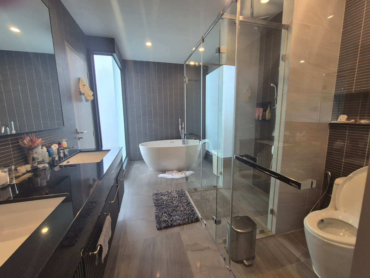 ให้เช่าบ้านพัฒนาการ ศรีนครินทร์ : ( ให้เช่าบ้านเดี่ยว 3 ชั้น! ) 4 ห้องนอน 5 ห้องน้ำ Vana Residence พระราม 9 - ศรีนครินทร์ (กรุงเทพกรีฑาตัดใหม่)