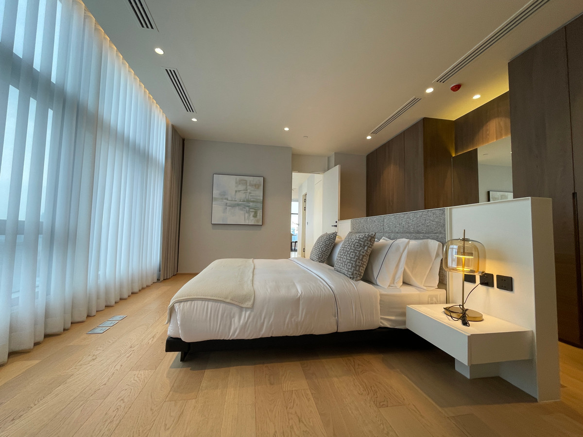 For SaleCondoRatchathewi,Phayathai : CONNER Ratchathewi | Super Luxury Penthouse, 3 floors, 270 degree view, near BTS Ratchathewi, the newest Super Luxury condo from The Creators HQ, outstanding with the Vertical Forest concept - an 80 meter high sky garden planted with over 145,987+ trees, 