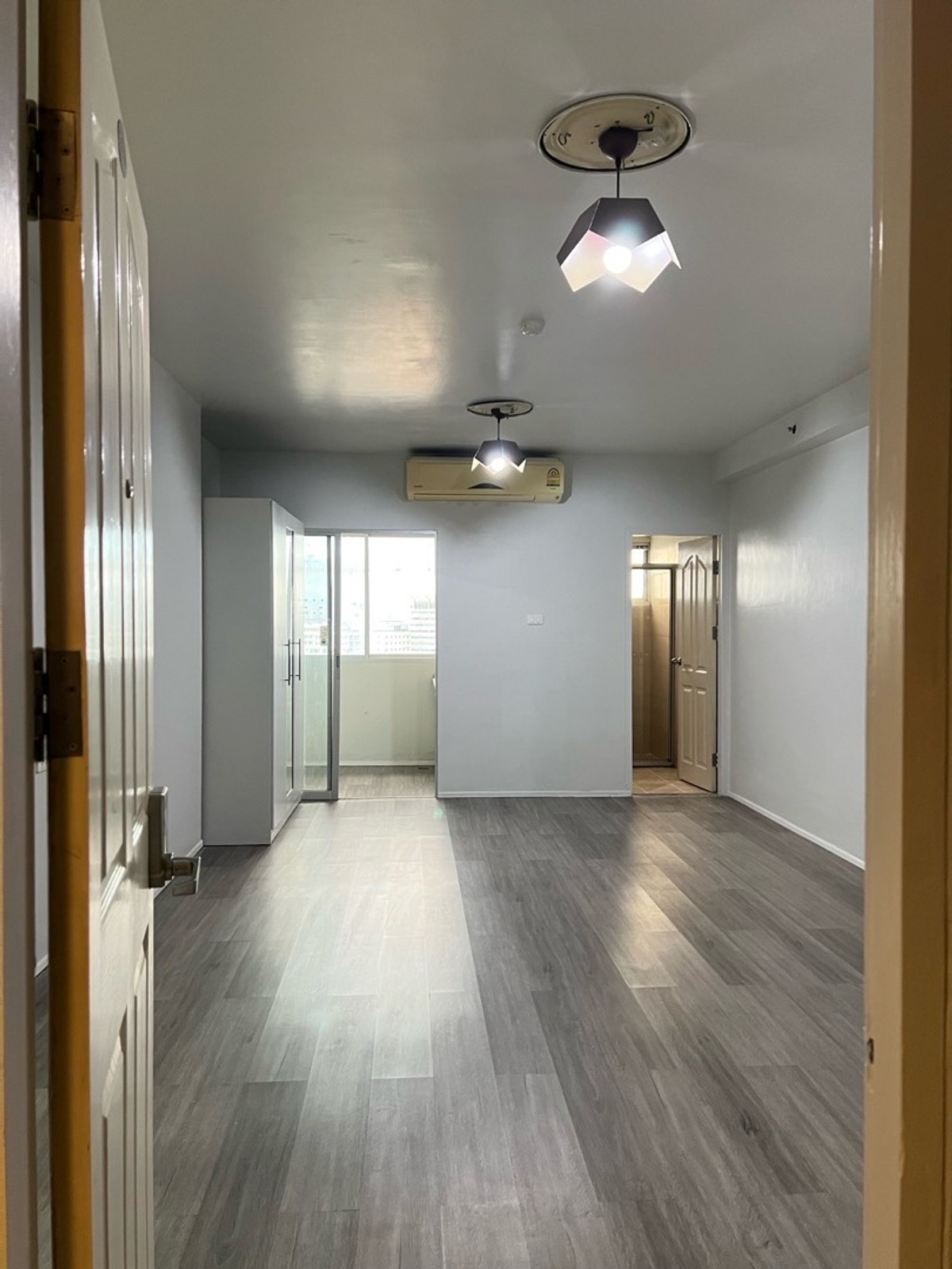 City Home Ratchada–Pinklao condominium, high-rise building, 16th floor, two corner units next to each other, with Chao Phraya River view visible from both sides. Loading...