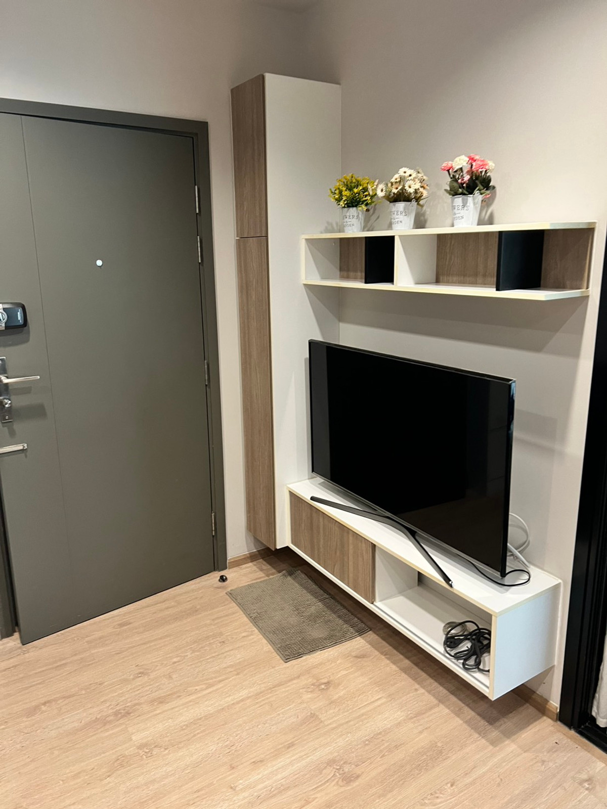 For RentCondoRayong : For rent: Escent Rayong, luxury condo, next to Central Rayong, fully furnished, ready to move in, only 7,500 baht/month.