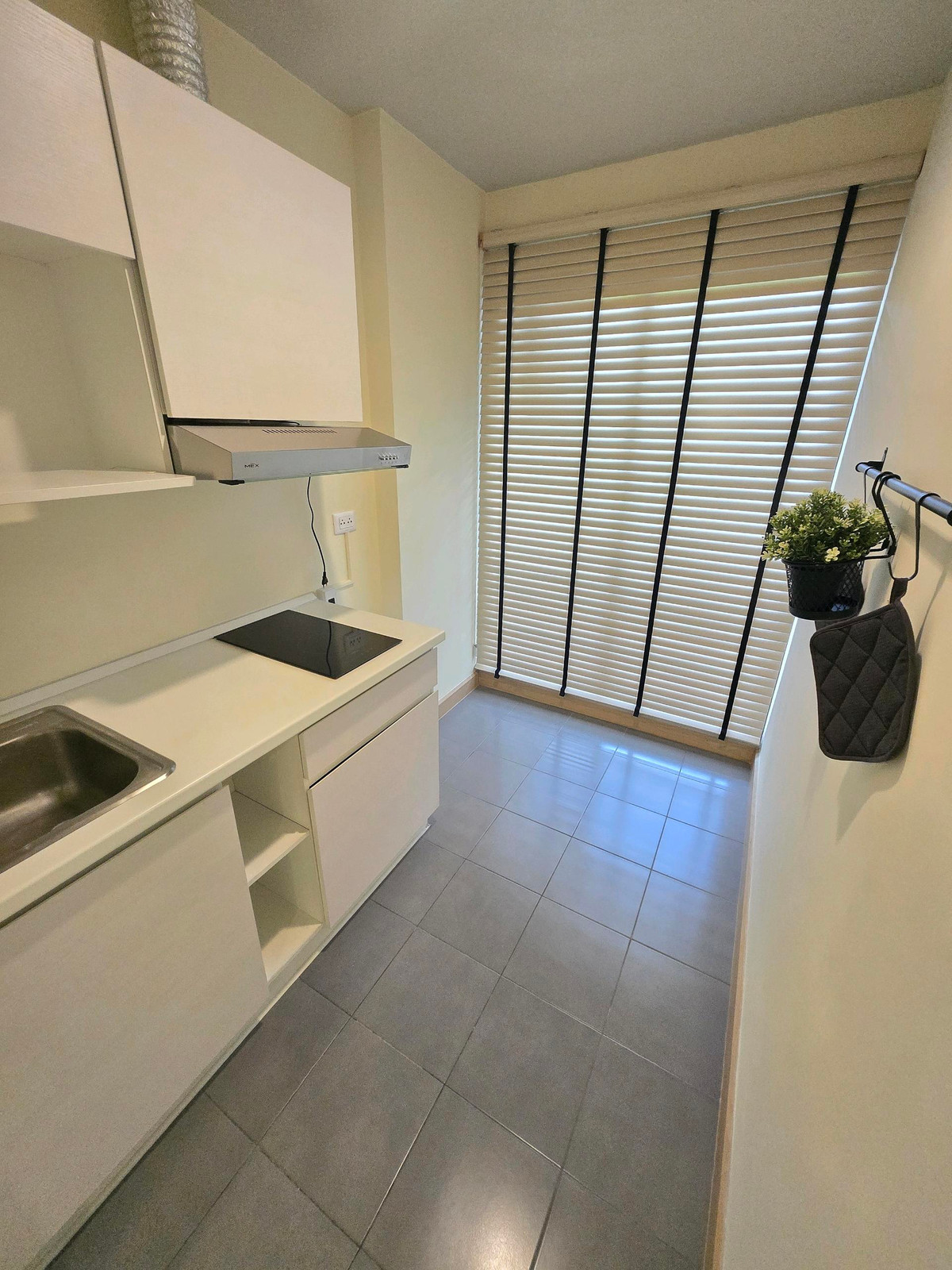 ขายคอนโดบางนา แบริ่ง ลาซาล : ขายคอนโด Nich Mono บางนา รีโนเวทใหม่ 42 ตร.ม. สไตล์ Modern Luxury พร้อมอยู่ ราคา 1.99 ล้านบาท