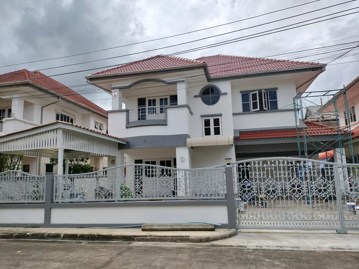 For SaleHouseRama 2, Bang Khun Thian : Sinthawee detached house is only 700 meters from Rama 2 Road, Soi 43, in a prime location filled with delicious, cheap food and many shops.