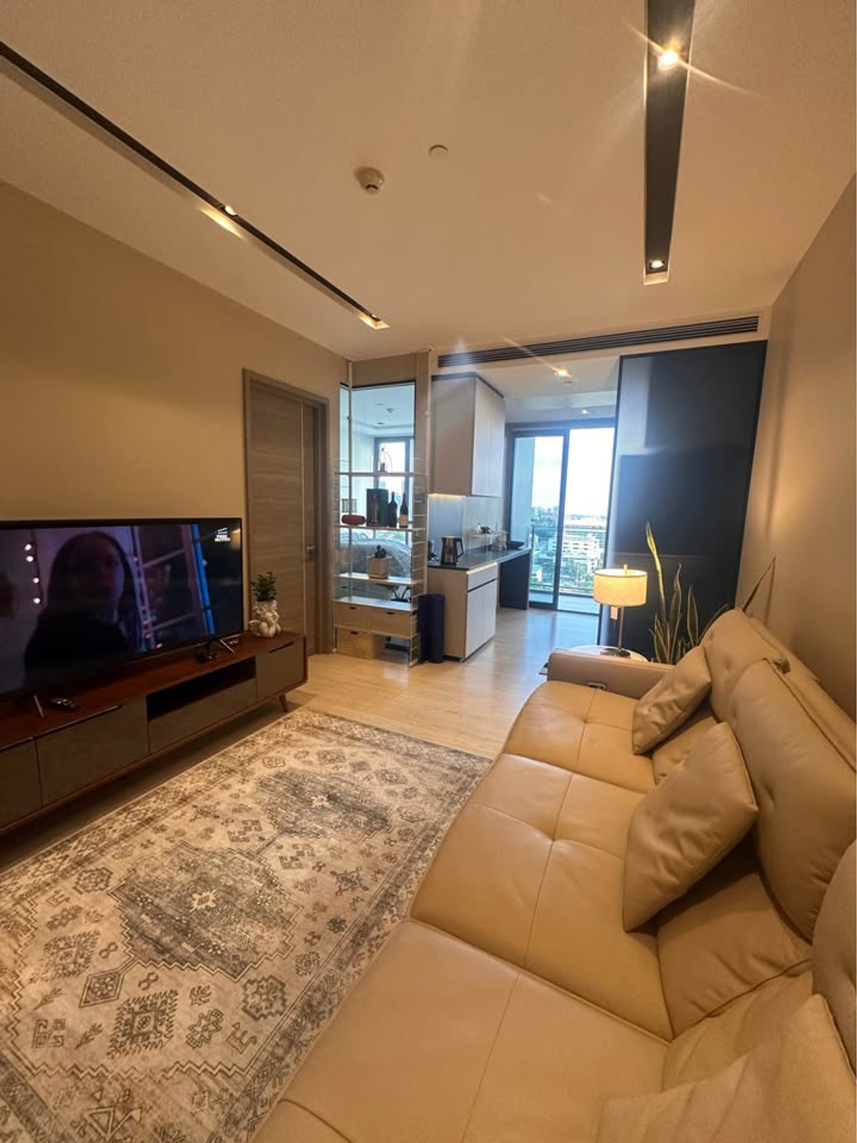 ให้เช่าคอนโดสุขุมวิท อโศก ทองหล่อ : (ให้เช่า) 1 ห้องนอน  ขนาด 45.5 ตร.ม. | เฟอร์นิเจอร์ครบ พร้อมอยู่ 💫 โทร.0994629391 เบิร์ด