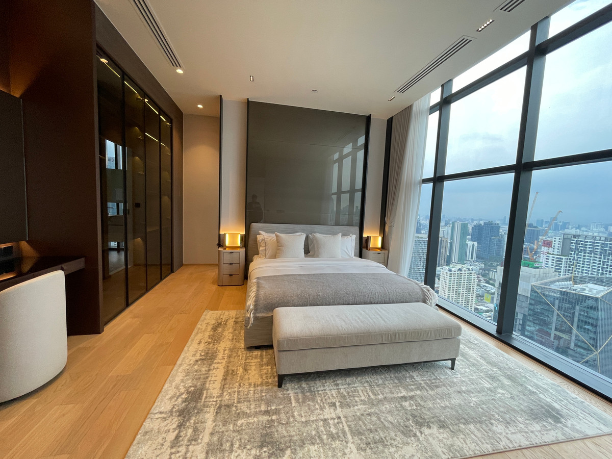 For SaleCondoRatchathewi,Phayathai : CONNER Ratchathewi | Super Luxury Penthouse, 3 floors, 270 degree view, near BTS Ratchathewi, the newest Super Luxury condo from The Creators HQ, outstanding with the Vertical Forest concept - an 80 meter high sky garden planted with over 145,987+ trees, 