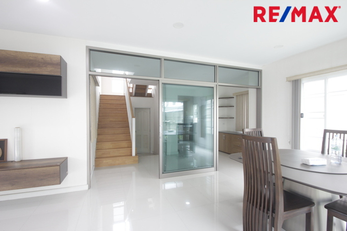 For SaleHousePhutthamonthon, Salaya : Single house for sale, Passorn Phetkasem Sai 4, Pinklao, new house, never lived in, selling at a loss, complete with real wood furniture throughout, air conditioner, refrigerator, light curtains, 61.9 square meters, beginning of the project.