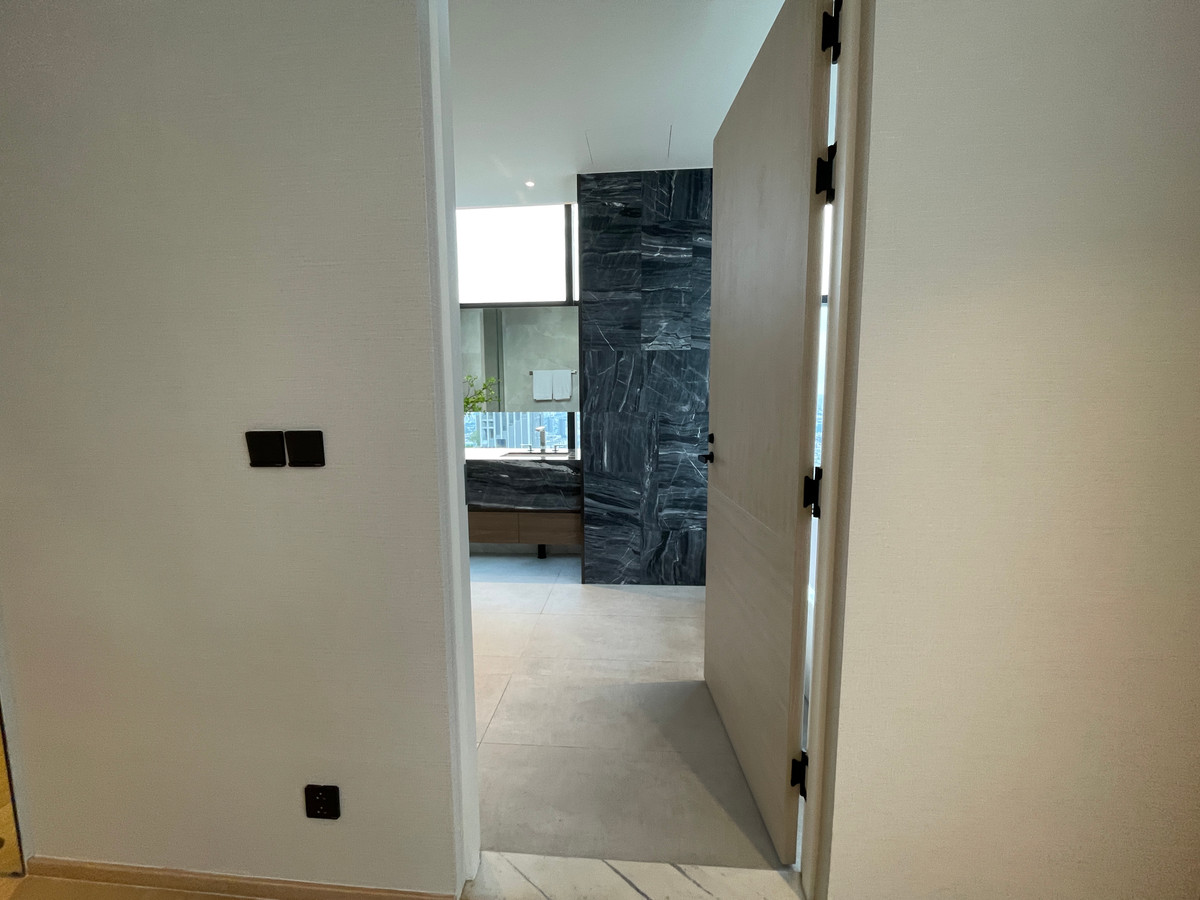 For SaleCondoRatchathewi,Phayathai : CONNER Ratchathewi | Super Luxury Penthouse, 3 floors, 270 degree view, near BTS Ratchathewi, the newest Super Luxury condo from The Creators HQ, outstanding with the Vertical Forest concept - an 80 meter high sky garden planted with over 145,987+ trees, 