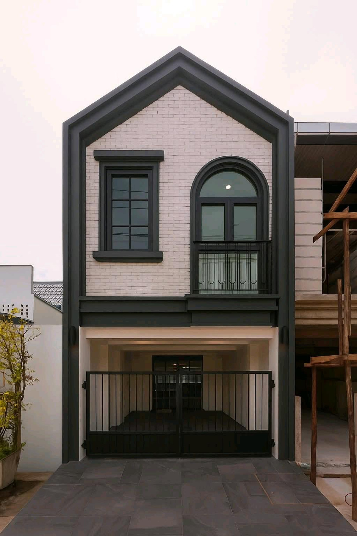 For SaleTownhomeSukhumvit, Asoke, Thonglor : 🔥🔥🔥Modern French Classic in a quiet village but in the heart of the city — near Ekamai & Thonglor✨💚💚💚