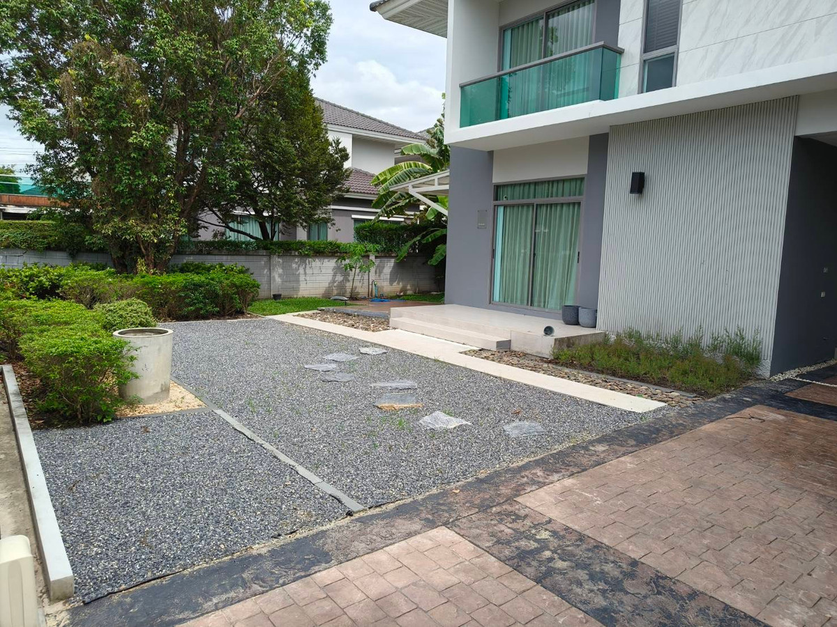 For RentHousePattanakan, Srinakarin : Single house for rent: Perfect Place 2 — New Krungthep Kreetha Road. Beautiful house ready to move in Near international schools / expressways / famous department stores, 2-storey detached house, modern style, on an area of ​​90 square meters, spacious us