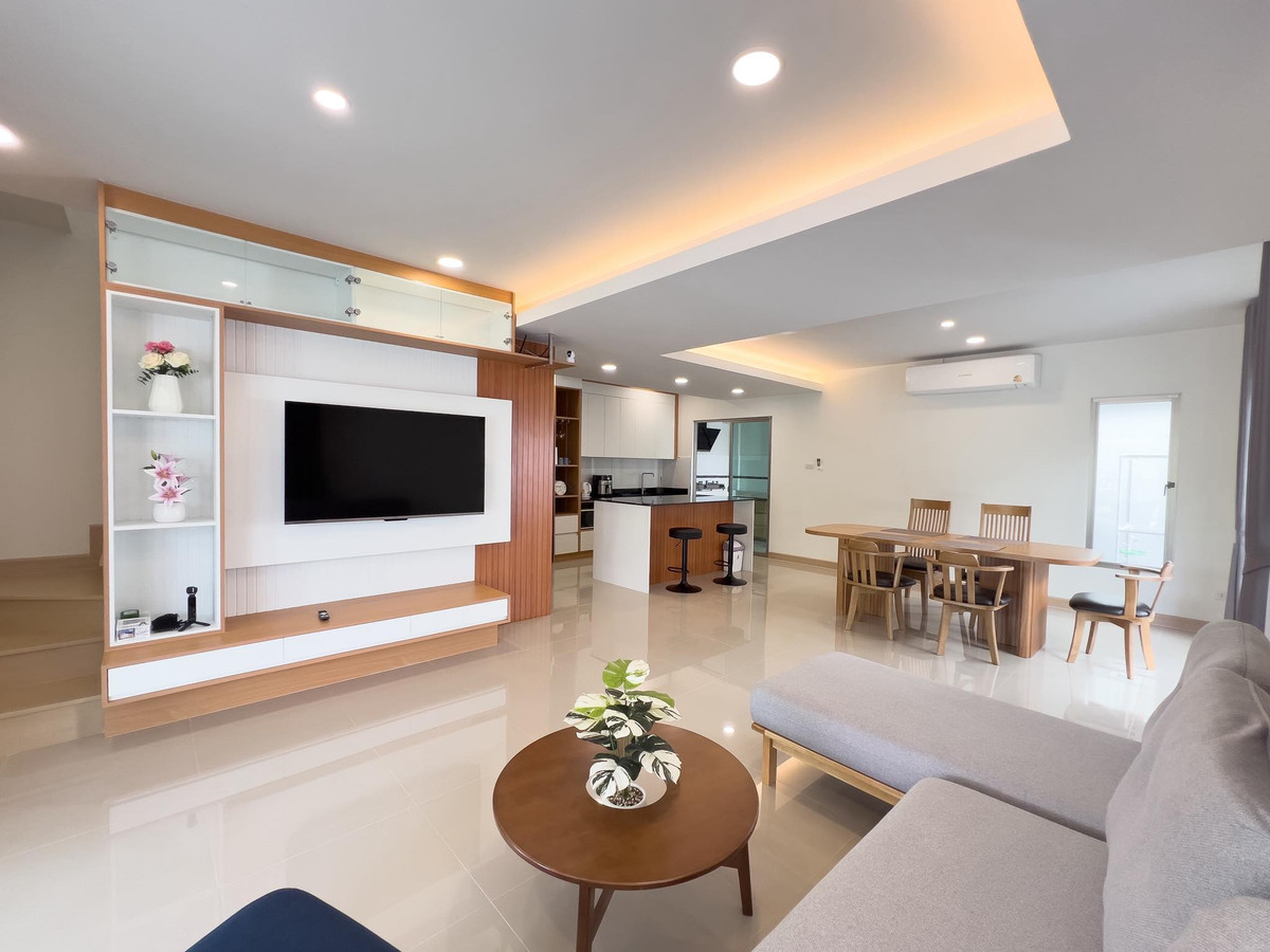 For RentHousePattaya, Bangsaen, Chonburi : For rent, beautiful detached house near Pattaya city. and international school, fully furnished, ready to move in