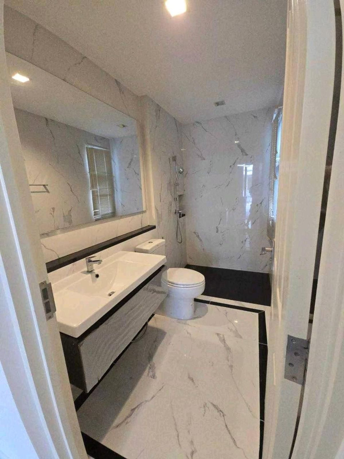 For SaleHouseLadkrabang, Suwannaphum Airport : Casa Grand On Nut-Wong Wian, located on Sukhaphiban 2 Road and On Nut Expressway Road.