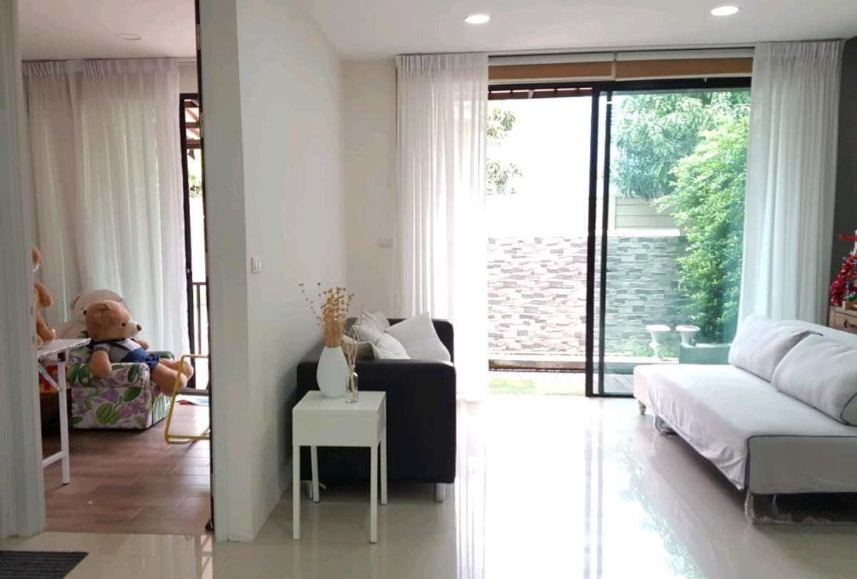 ขายทาวน์โฮมเสรีไทย-นิด้า : ขายด่วน !! 🔥ลดพิเศษเหลือเพียง 3ล้านบาท ❌️3.3ล้าน ทำเลสะดวก  รถไฟฟ้าสายสีส้ม จอดรถสะดวก หมู่บ้านดูแลดี