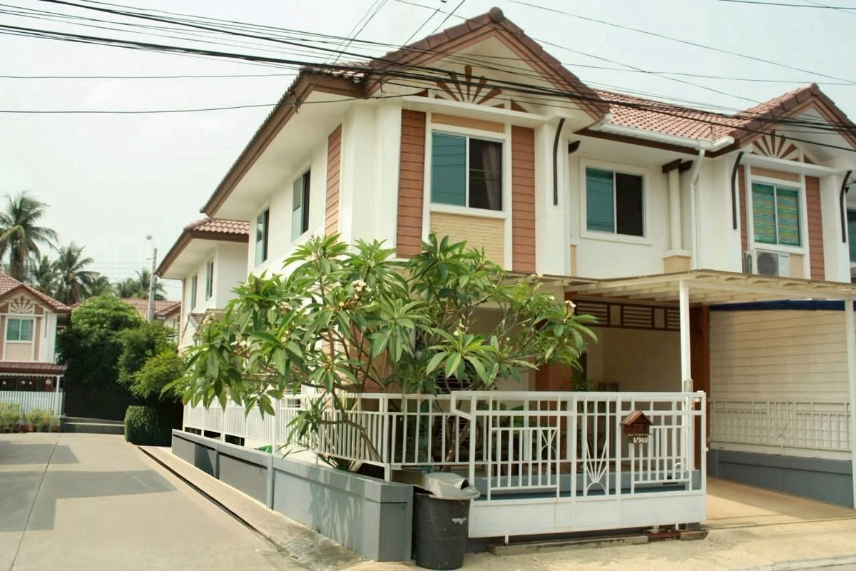 For RentTownhomeRathburana, Suksawat : 🔥 Corner House for Rent – Newly Renovated! Excellent Location near King Mongkut’s University of Technology Thonburi (KMUTT – Rama 2) at a Great Price! 🏡✨
Fully furnished and equipped with electrical appliances – move in right away