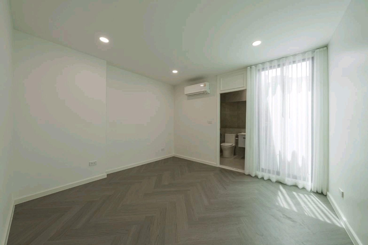 For SaleTownhomeSukhumvit, Asoke, Thonglor : 🔥🔥🔥Modern French Classic in a quiet village but in the heart of the city — near Ekamai & Thonglor✨💚💚💚