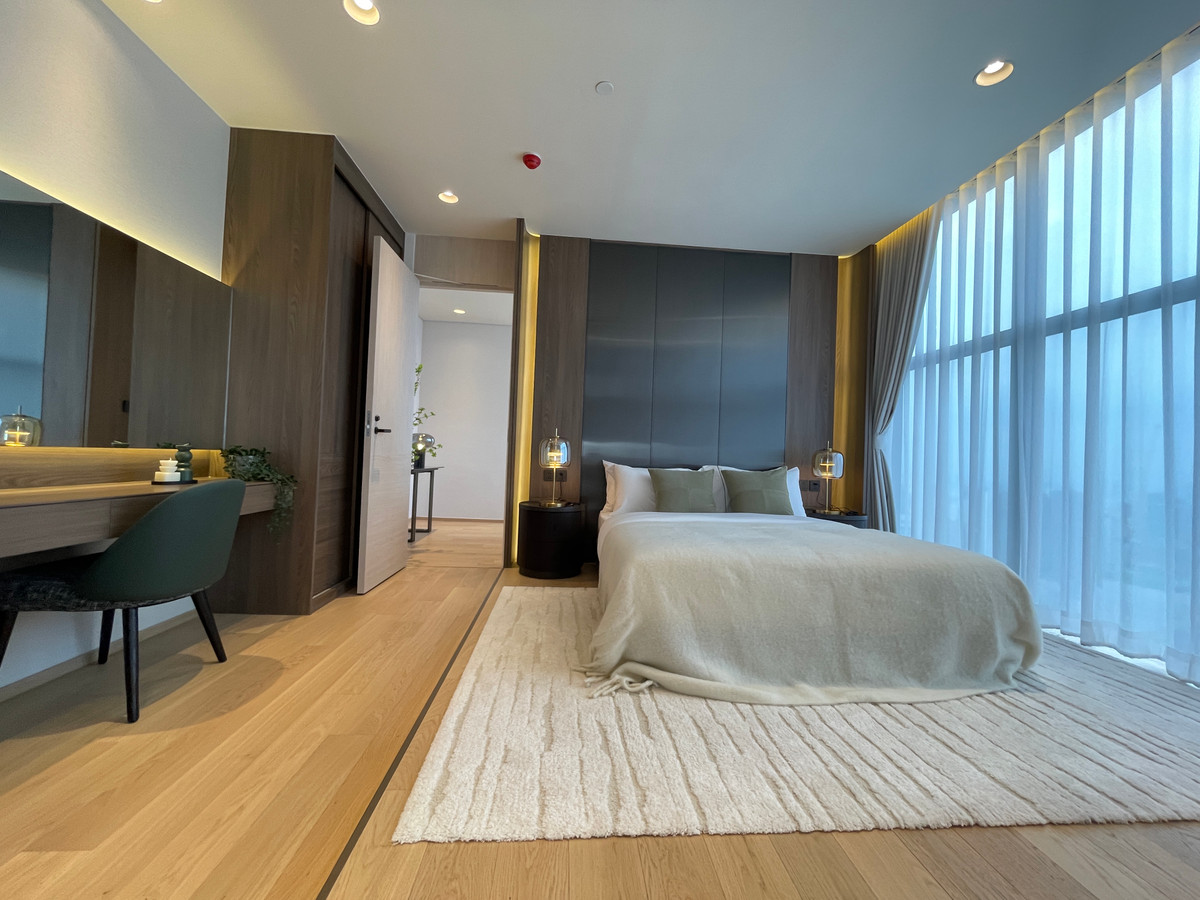 For SaleCondoRatchathewi,Phayathai : CONNER Ratchathewi | Super Luxury Penthouse, 3 floors, 270 degree view, near BTS Ratchathewi, the newest Super Luxury condo from The Creators HQ, outstanding with the Vertical Forest concept - an 80 meter high sky garden planted with over 145,987+ trees, 