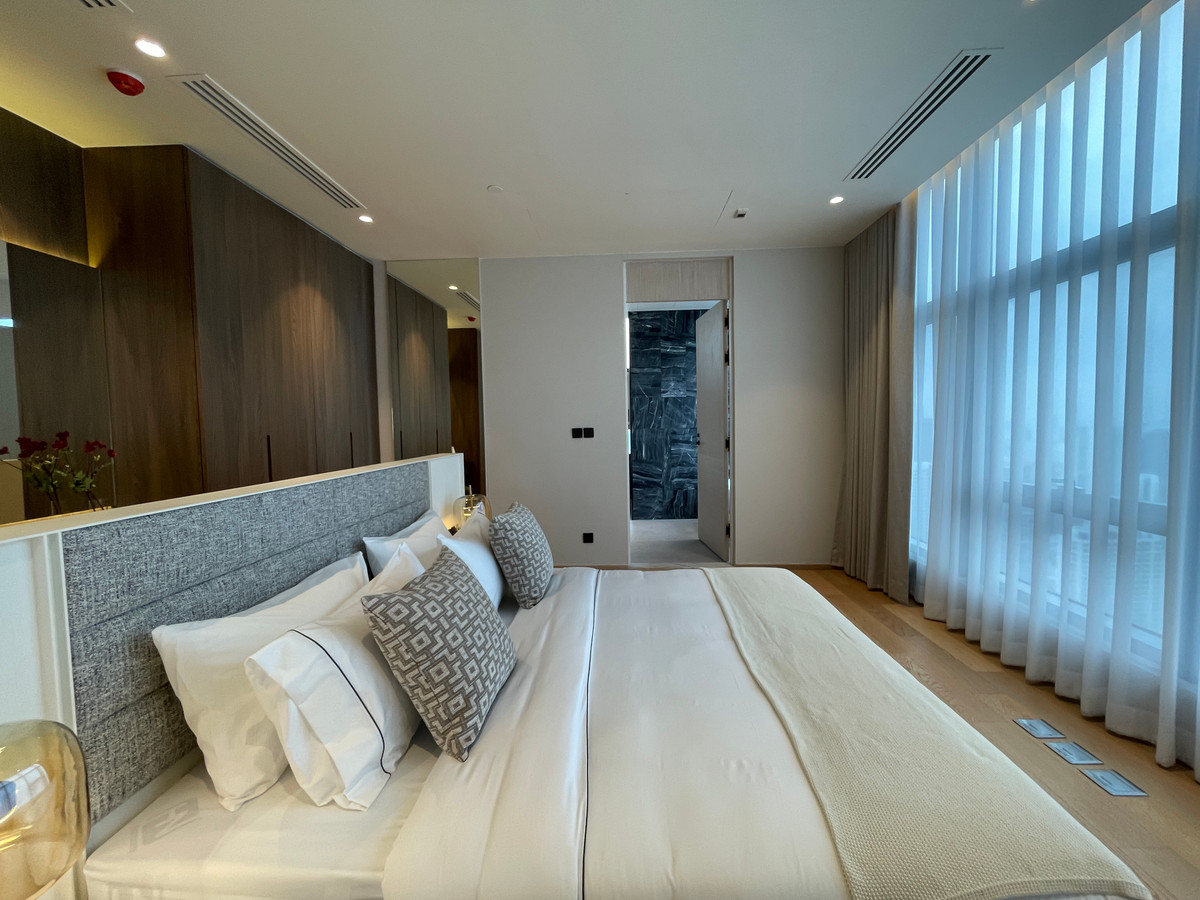 For SaleCondoRatchathewi,Phayathai : CONNER Ratchathewi | Super Luxury Penthouse, 3 floors, 270 degree view, near BTS Ratchathewi, the newest Super Luxury condo from The Creators HQ, outstanding with the Vertical Forest concept - an 80 meter high sky garden planted with over 145,987+ trees, 