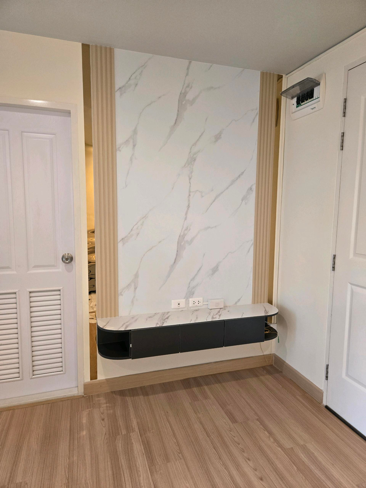 ขายคอนโดบางนา แบริ่ง ลาซาล : ขายคอนโด Nich Mono บางนา รีโนเวทใหม่ 42 ตร.ม. สไตล์ Modern Luxury พร้อมอยู่ ราคา 1.99 ล้านบาท