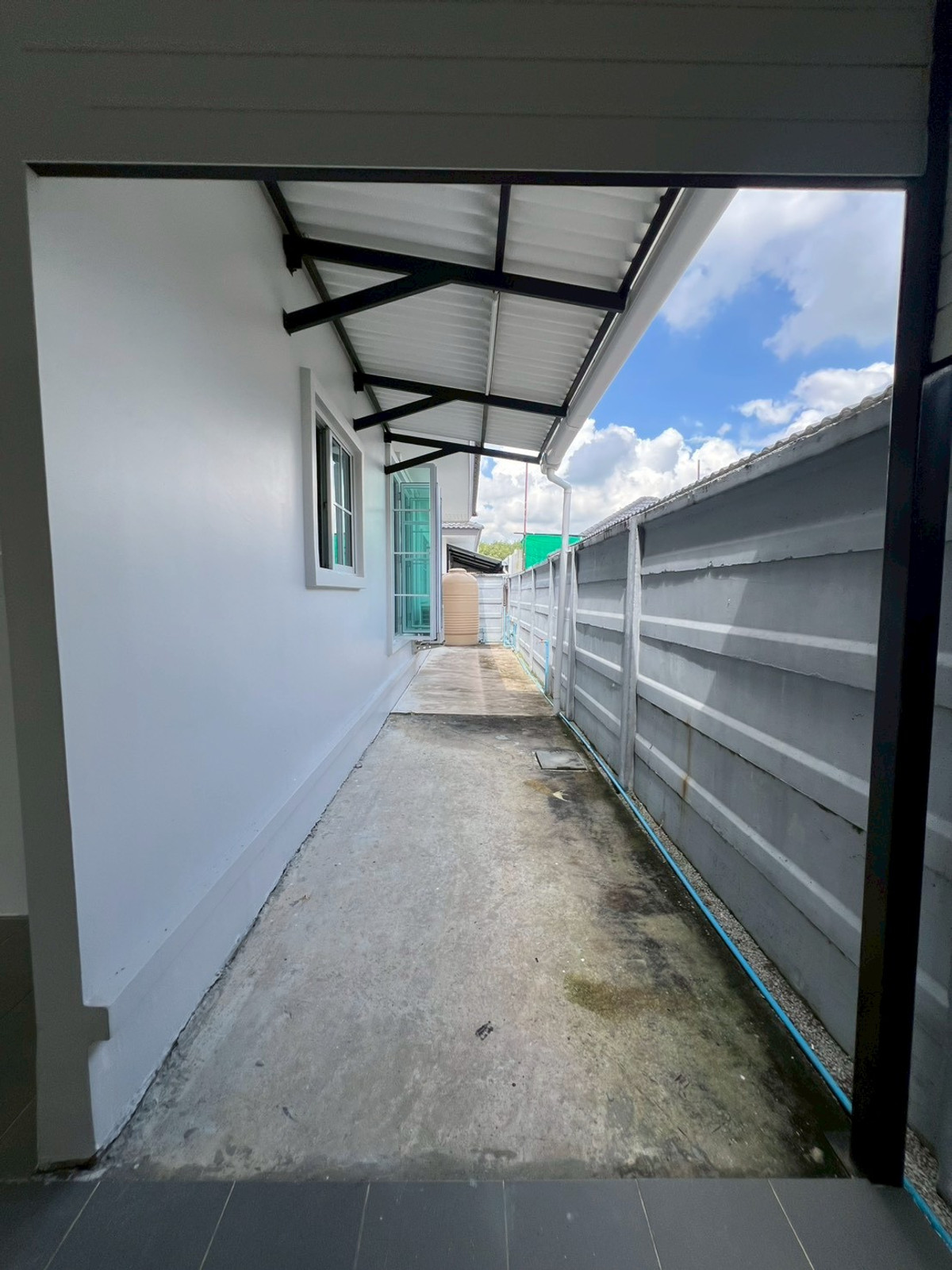 ขายบ้านระยอง : 94864 - ขายบ้านเดี่ยว ชั้นเดียว หลังริม ม.พรภิรมย์ แกรนด์ มาบข่า อ.นิคมพัฒนา จ.ระยอง (HOUSE for SALE PORNBHIROM Mab Kha, Nikompattana, Rayong)