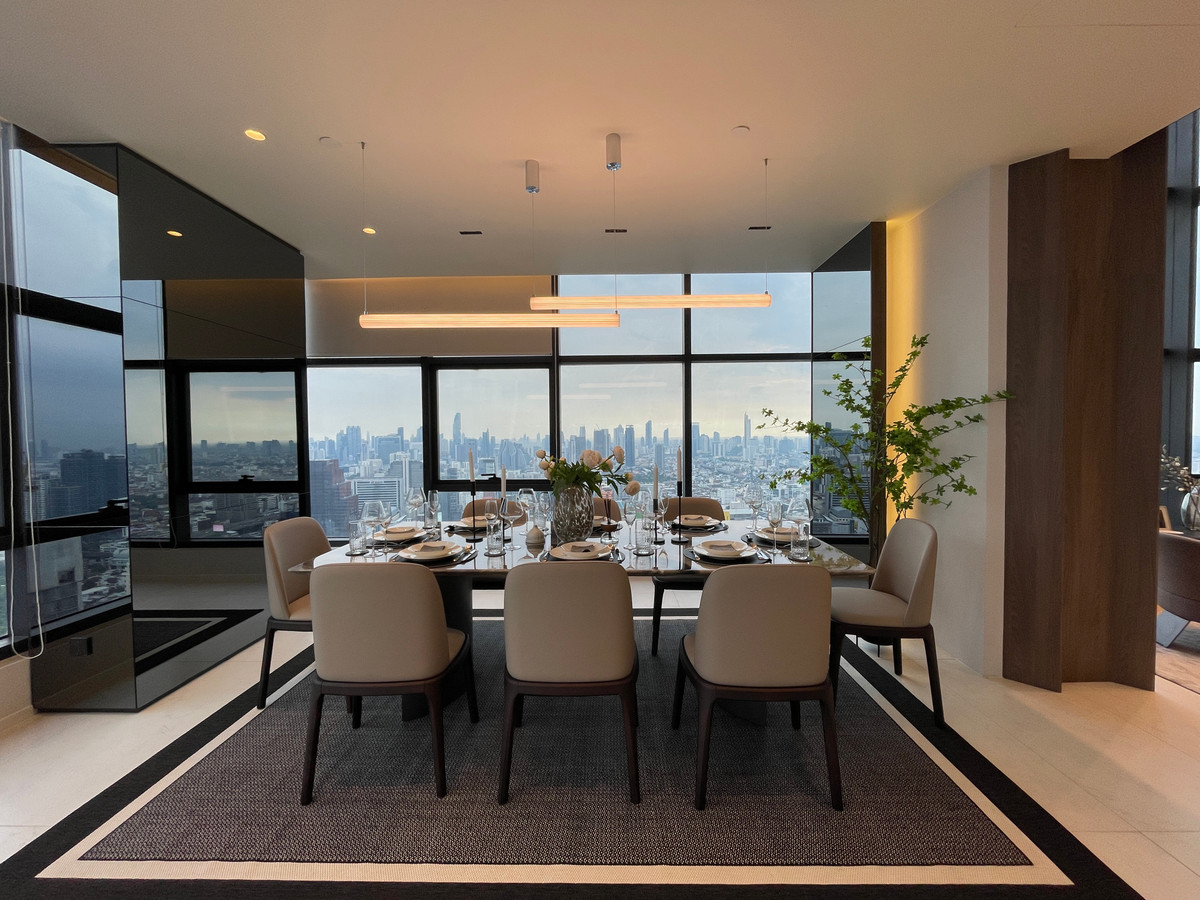 For SaleCondoRatchathewi,Phayathai : CONNER Ratchathewi | Super Luxury Penthouse, 3 floors, 270 degree view, near BTS Ratchathewi, the newest Super Luxury condo from The Creators HQ, outstanding with the Vertical Forest concept - an 80 meter high sky garden planted with over 145,987+ trees, 