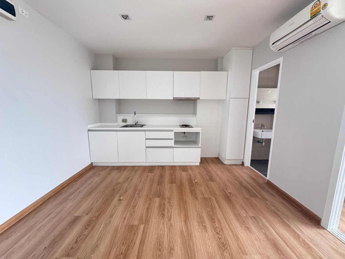 ขายคอนโดลาดพร้าว เซ็นทรัลลาดพร้าว : Sym วิภาวดี ลาดพร้าว ห้องสวย พร้อมขาย ตำเเหน่งดีมาก ฝั่งไทยรัฐ วิวโล่ง สอบถามได้ครับ