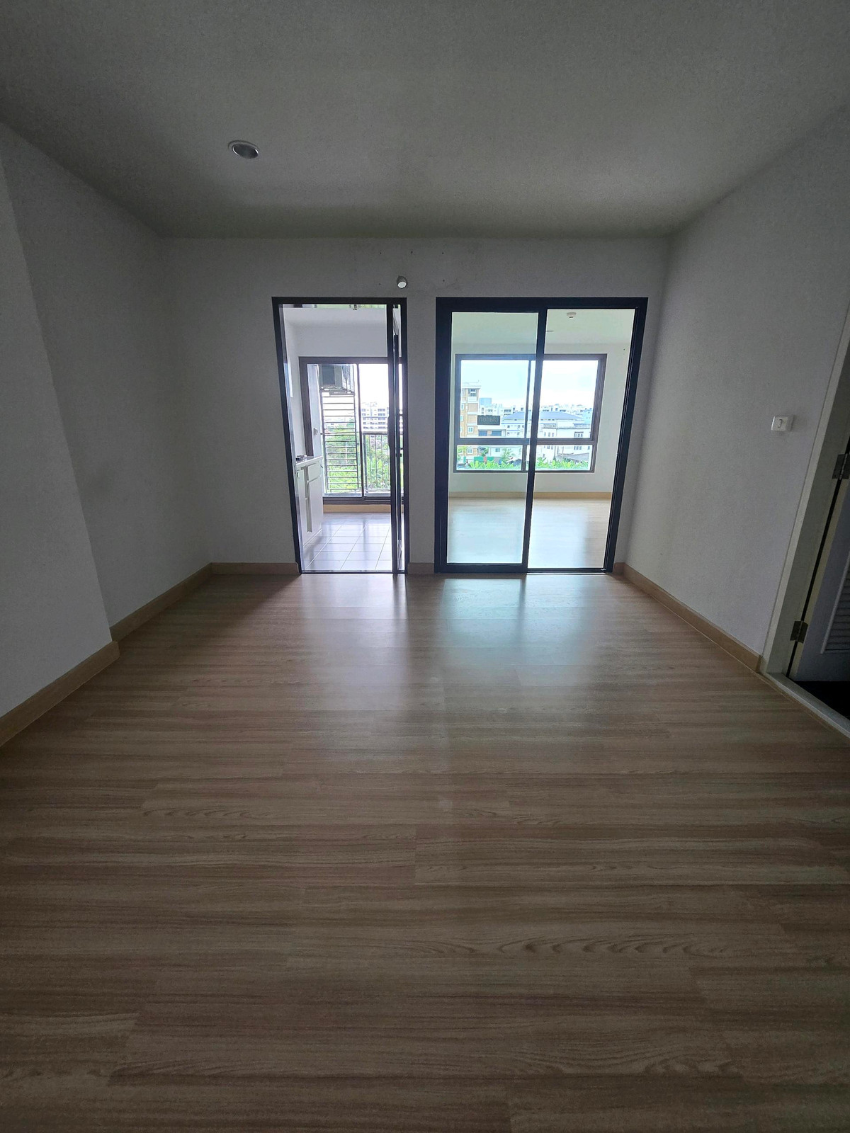 For SaleCondoBangna, Bearing, Lasalle : For Sale: Niche Mono Bangna 
Special Price before Renovation – Only 1.8 MB  Unfurnished unit – perfect for decorating to your own style.