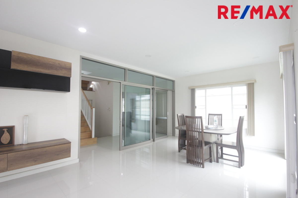 For SaleHousePhutthamonthon, Salaya : Single house for sale, Passorn Phetkasem Sai 4, Pinklao, new house, never lived in, selling at a loss, complete with real wood furniture throughout, air conditioner, refrigerator, light curtains, 61.9 square meters, beginning of the project.