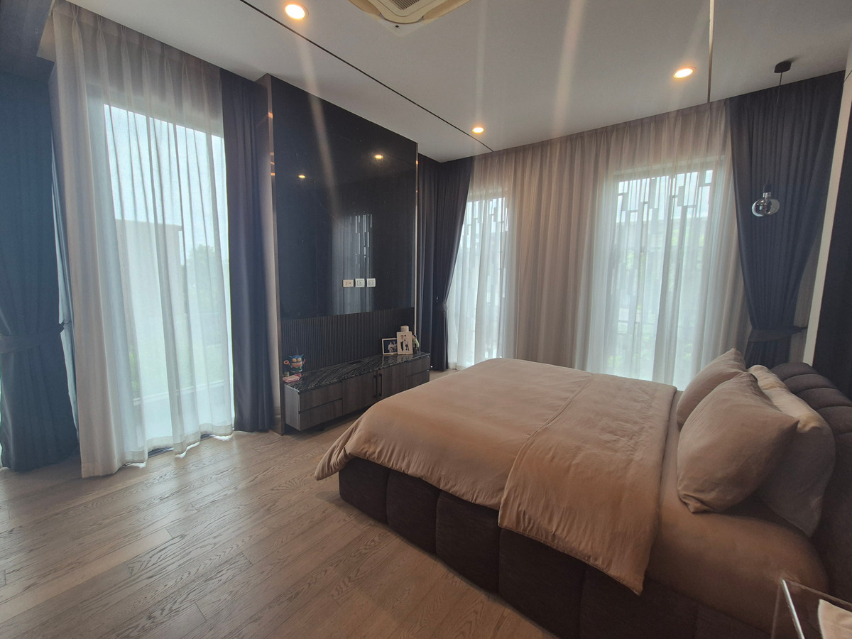 ให้เช่าบ้านพัฒนาการ ศรีนครินทร์ : ( ให้เช่าบ้านเดี่ยว 3 ชั้น! ) 4 ห้องนอน 5 ห้องน้ำ Vana Residence พระราม 9 - ศรีนครินทร์ (กรุงเทพกรีฑาตัดใหม่)