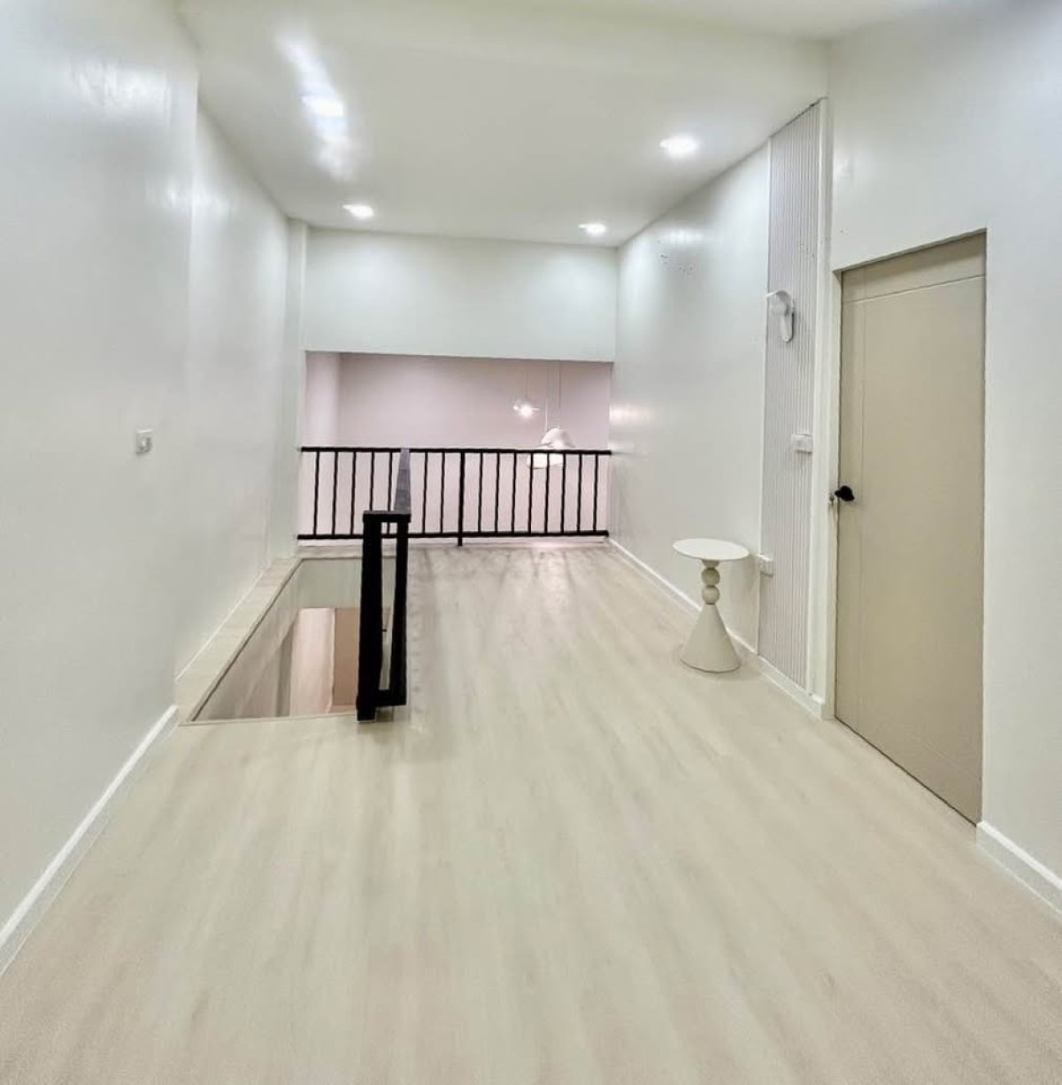 ขายคอนโดอ่อนนุช อุดมสุข : ขายคอนโด  เอท ทองหล่อ ชั้นสูง รีโนเวทใหม่ BTS-ทองหล่อ คลองตันเหนือ เขต วัฒนา กรุงเทพ CX-149521