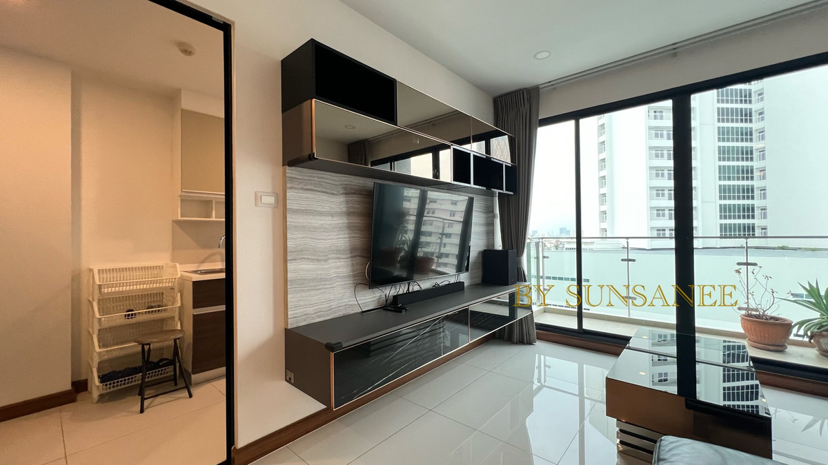 Spacious room near BTS, with a river view and close to ICONSIAM. Loading...