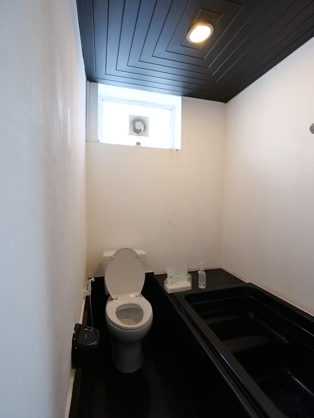 For RentOfficeRattanathibet, Sanambinna : Building for rent, office building, office for doing business, 5 floors, with elevator, size 50 sq m., area 600 sq m., almost next to Central Rattanathibet. Soi Rattanathibet 30, next to the Purple Line. Nonthaburi Intersection Station 1, near Owl Market 