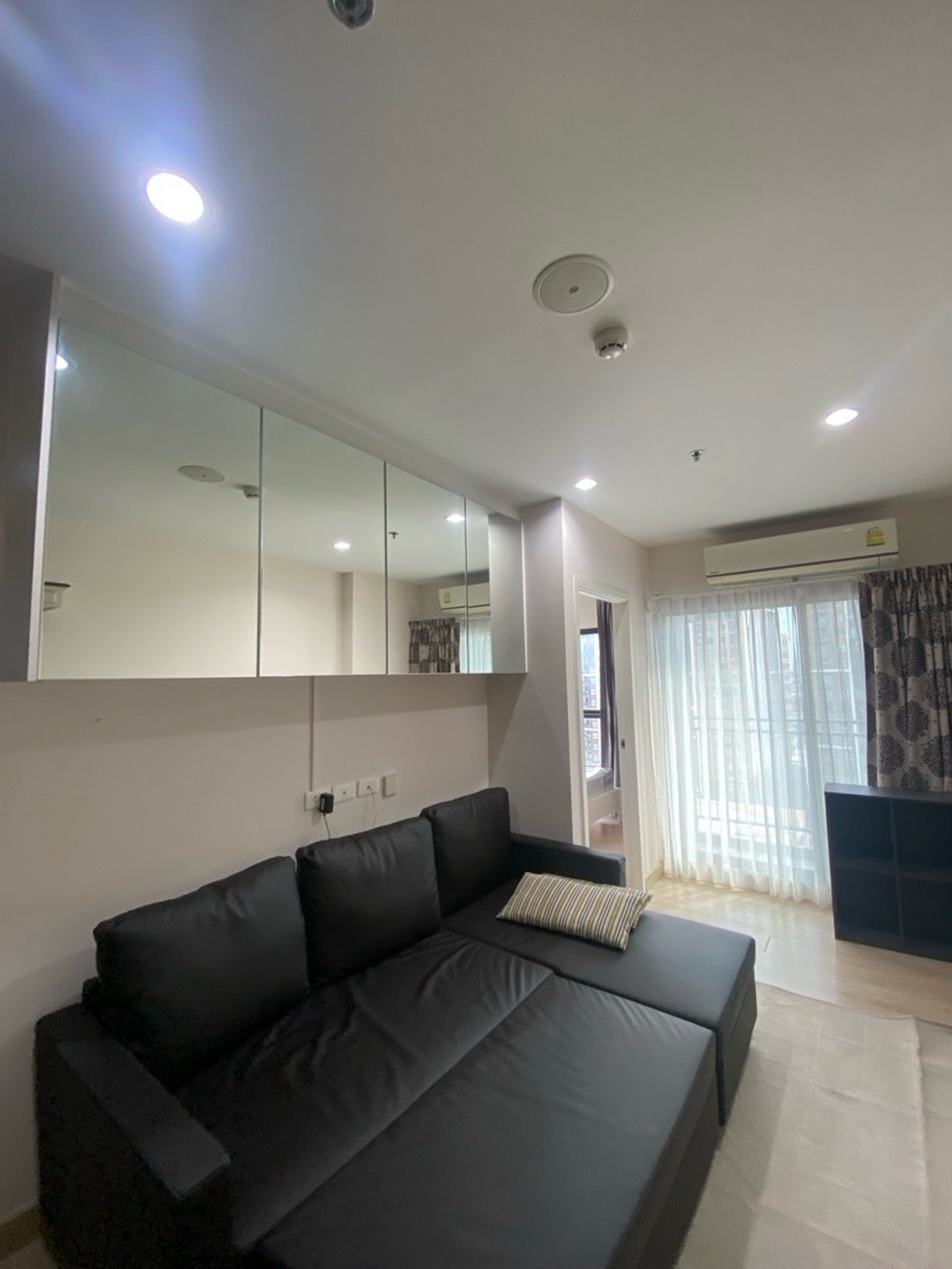 ให้เช่าคอนโดปิ่นเกล้า จรัญสนิทวงศ์ : 🌈ให้เช่า 1ห้องนอน ขนาด34ตรม🪐 ชั้น12A🌱 เฟอร์นิเจอร์และเครื่องใช้ไฟฟ้าครบ พร้อมเข้าอยู่ ราคา14,000฿✨ มีเครื่องซักผ้าห่างmrtบางยี่ขัน200เมตร