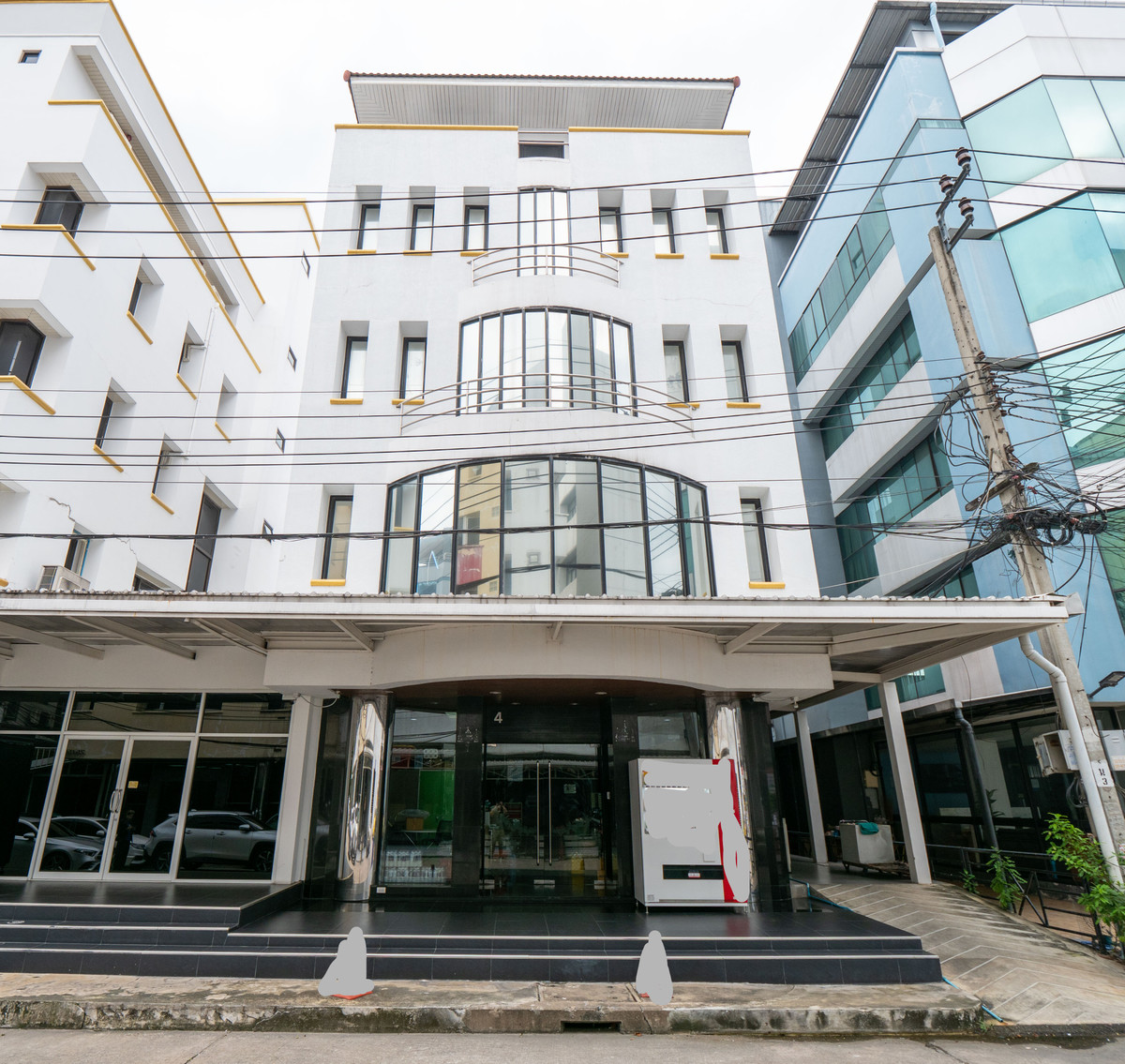 For RentOfficeRattanathibet, Sanambinna : Building for rent, office building, office for doing business, 5 floors, with elevator, size 50 sq m., area 600 sq m., almost next to Central Rattanathibet. Soi Rattanathibet 30, next to the Purple Line. Nonthaburi Intersection Station 1, near Owl Market 