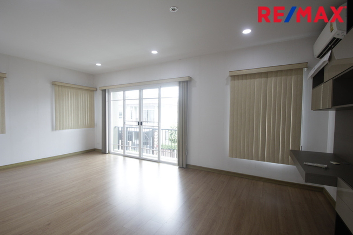 For SaleHousePhutthamonthon, Salaya : Single house for sale, Passorn Phetkasem Sai 4, Pinklao, new house, never lived in, selling at a loss, complete with real wood furniture throughout, air conditioner, refrigerator, light curtains, 61.9 square meters, beginning of the project.