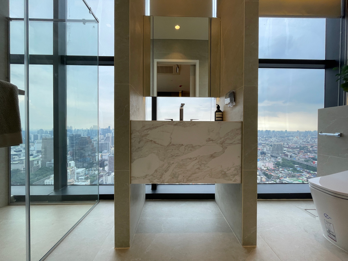 For SaleCondoRatchathewi,Phayathai : CONNER Ratchathewi | Super Luxury Penthouse, 3 floors, 270 degree view, near BTS Ratchathewi, the newest Super Luxury condo from The Creators HQ, outstanding with the Vertical Forest concept - an 80 meter high sky garden planted with over 145,987+ trees, 