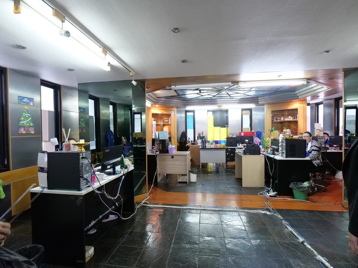 For RentOfficeRattanathibet, Sanambinna : Building for rent, office building, office for doing business, 5 floors, with elevator, size 50 sq m., area 600 sq m., almost next to Central Rattanathibet. Soi Rattanathibet 30, next to the Purple Line. Nonthaburi Intersection Station 1, near Owl Market 