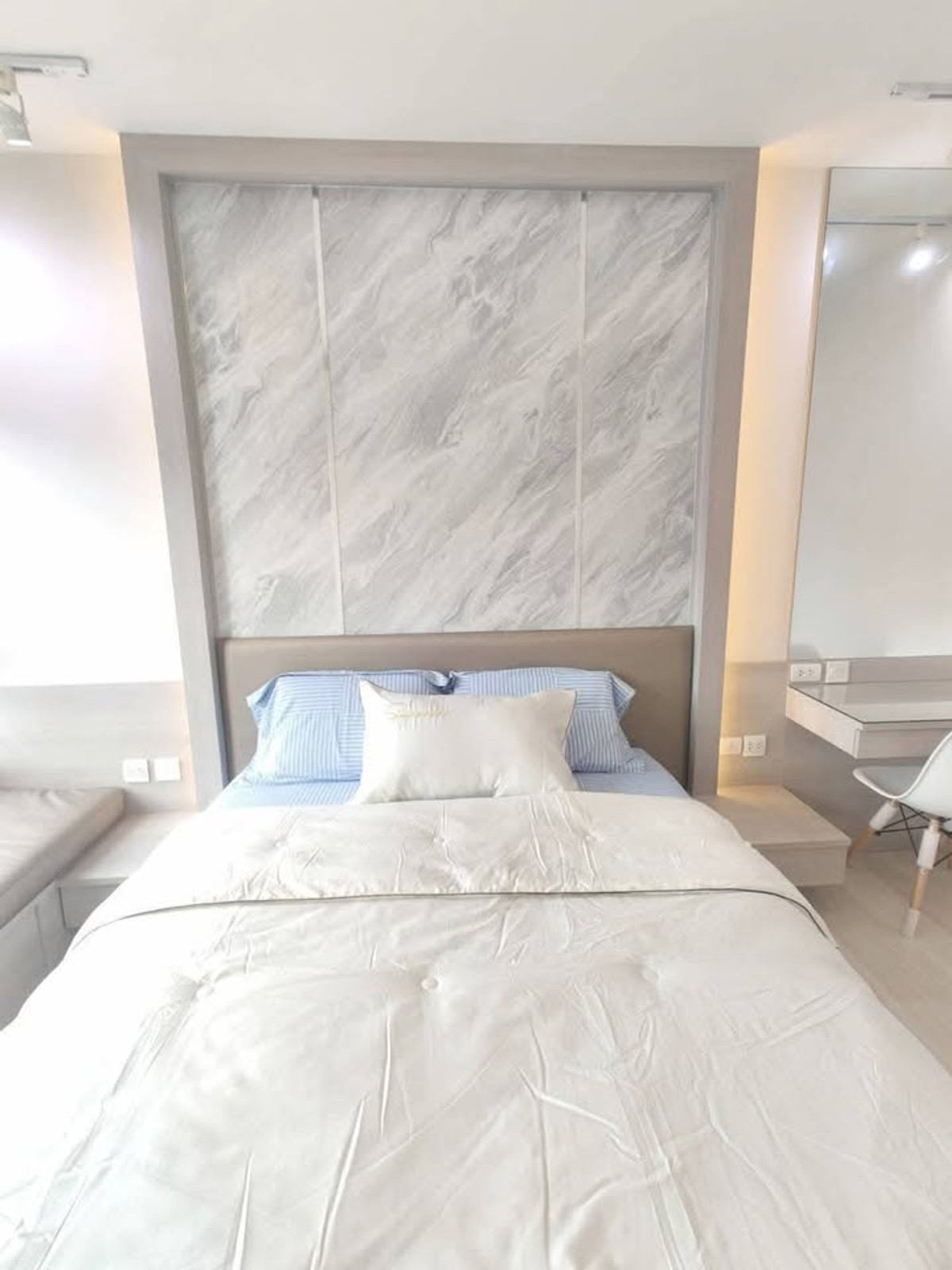 ให้เช่าคอนโดพระราม 9 เพชรบุรีตัดใหม่ RCA : เช่าคอนโด Life Asoke/ไลฟ์ อโศก (B6811017)