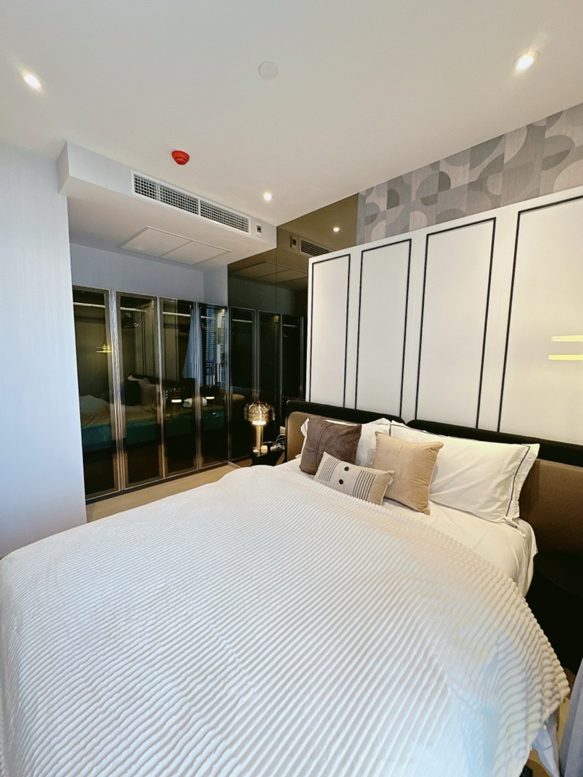 ขายคอนโดพระราม 9 เพชรบุรีตัดใหม่ RCA : 𝐀𝐒𝐇𝐓𝐎𝐍 𝐀𝐒𝐎𝐊𝐄 𝐑𝐀𝐌𝐀𝟗 /𝟐 𝐁𝐞𝐝 𝐑𝐨𝐨𝐦 ฟรีทุกค่าใช่จ่าย พร้อมเข้าอยู่ ผ่อนสบายๆ 𝟐𝟓,𝟎𝟎𝟎/𝐦𝐨𝐧𝐭𝐡 โปรปิดตึก 3 ห้องสุดท้าย 