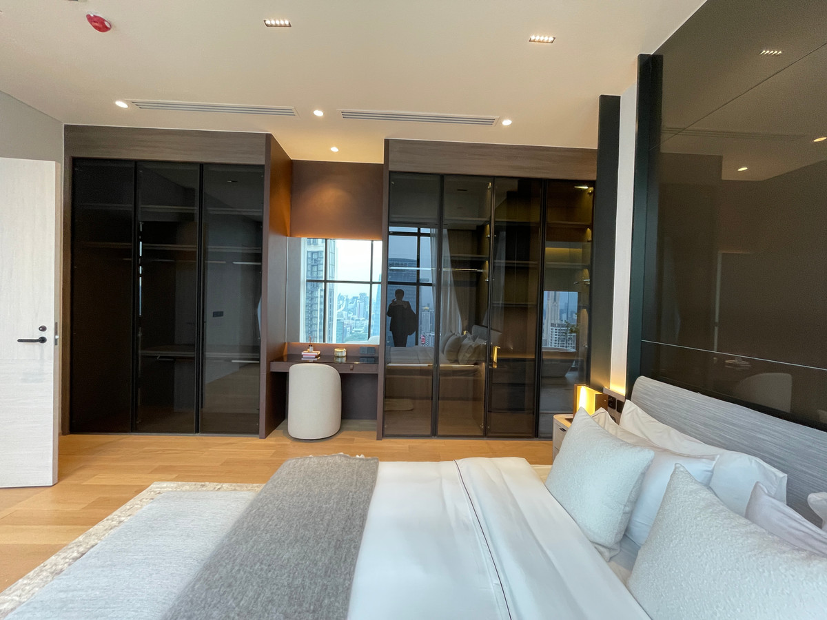 For SaleCondoRatchathewi,Phayathai : CONNER Ratchathewi | Super Luxury Penthouse, 3 floors, 270 degree view, near BTS Ratchathewi, the newest Super Luxury condo from The Creators HQ, outstanding with the Vertical Forest concept - an 80 meter high sky garden planted with over 145,987+ trees, 