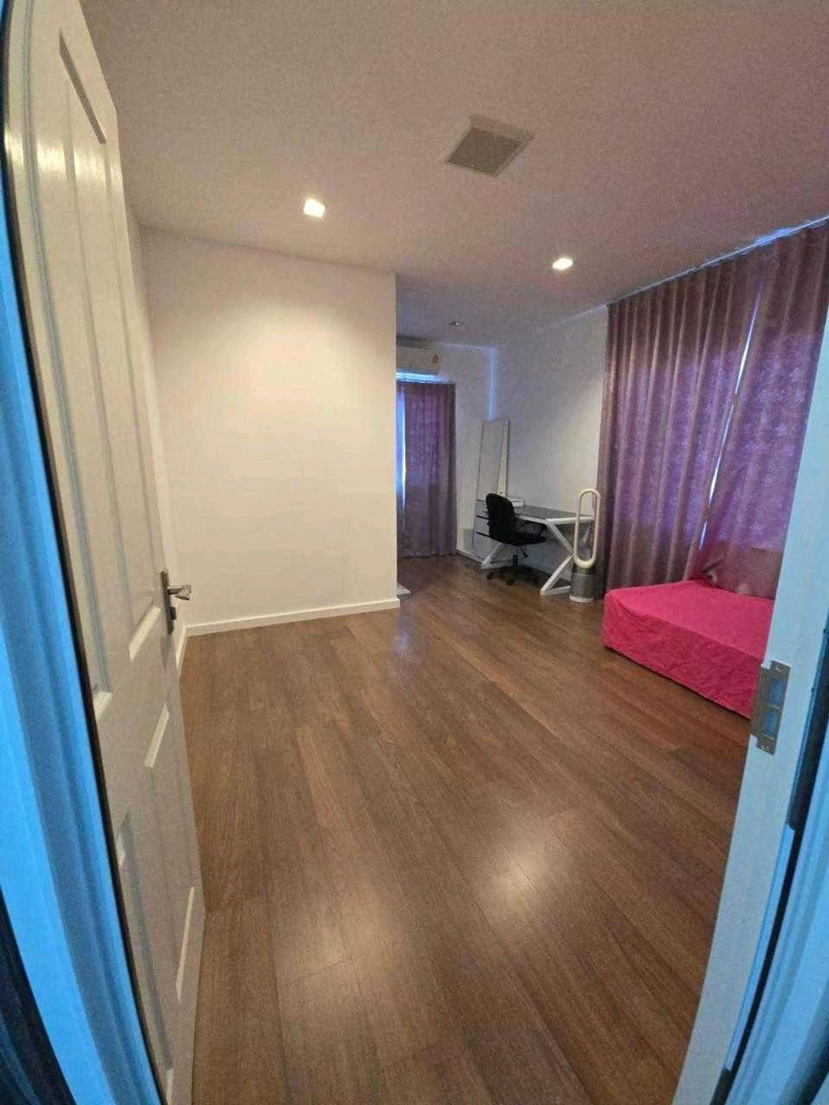 For SaleHouseLadkrabang, Suwannaphum Airport : Casa Grand On Nut-Wong Wian, located on Sukhaphiban 2 Road and On Nut Expressway Road.