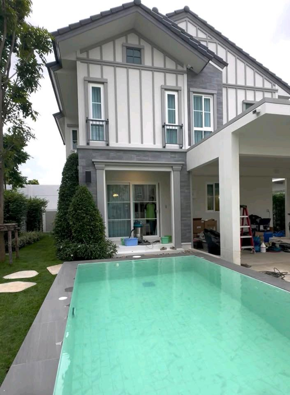 ให้เช่าบ้านบางนา แบริ่ง ลาซาล : ให้เช่า Pool Villa Villaggio 3 บางนา กม.5 [ พร้อมอยู่ ]