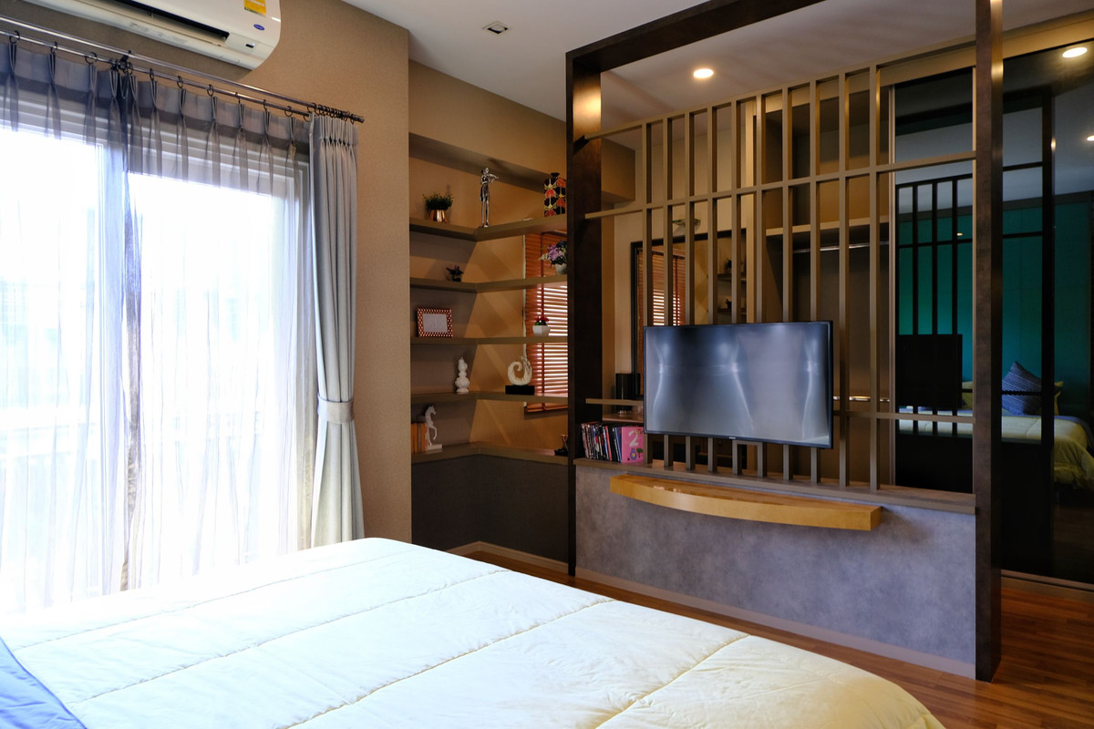 For SaleTownhomePathum Thani,Rangsit, Thammasat : 95360 - The most beautiful in the village, sample house, fully decorated, 2-story townhouse, corner plot, good location, zone in front of the project. Grandville University Pathum Thani-Sai Nai